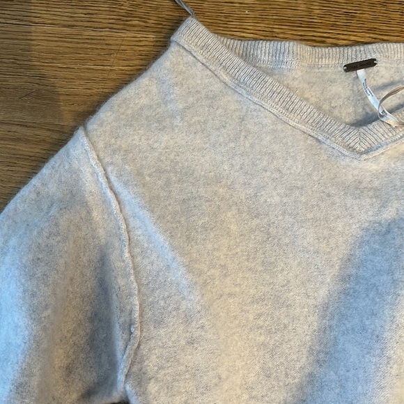 Free People Light Gray cashmere V-Neck Sweater - Picture 3 of 3
